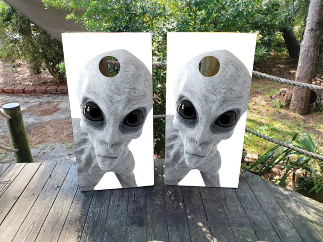 Alien Abduction Cornhole Set